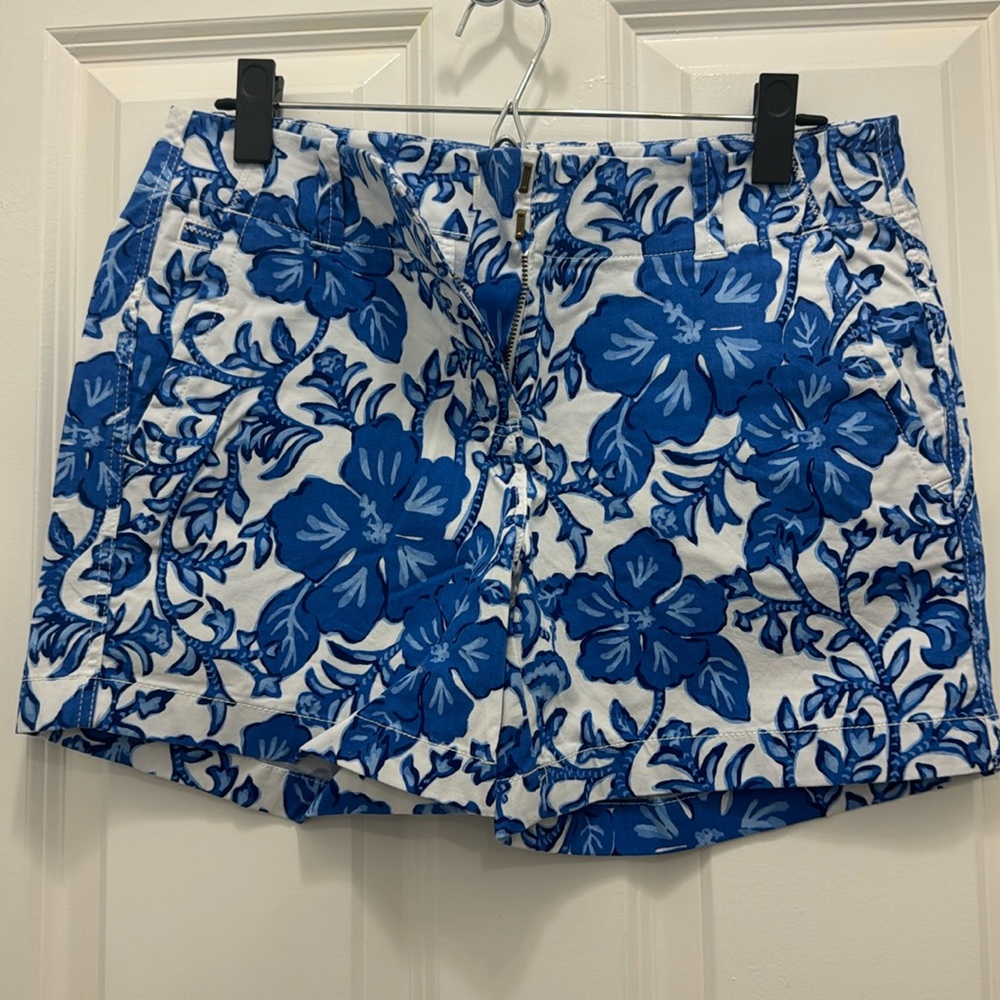 Vineyard Vines Blue and White Floral Shorts Size 4